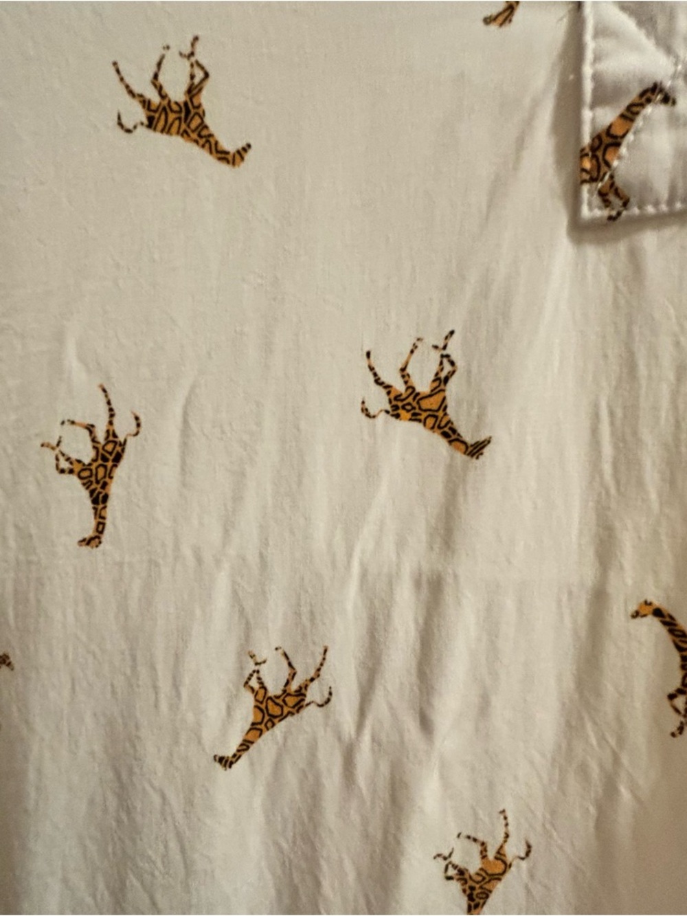 Jane and Delaney Playful White Giraffe Print V-Neck Blouse size 6 - Picture 2 of 5